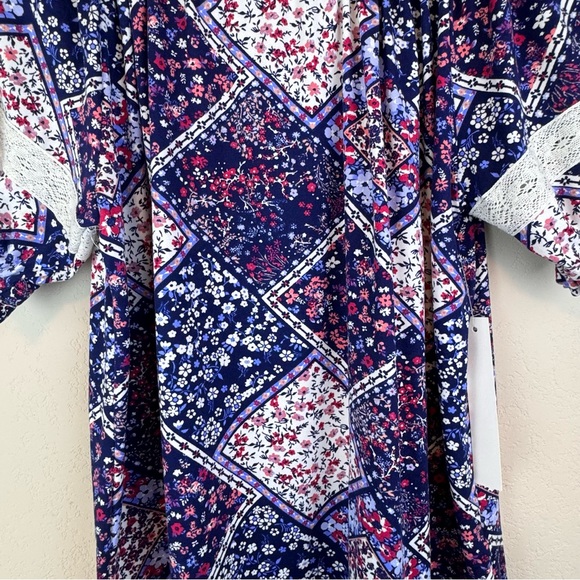 NWT Above & Beyond Women´s Blouse with Floral Desing Size L - Picture 4 of 11